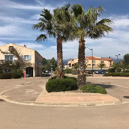 Holiday San Ciprianu Plage 度假居